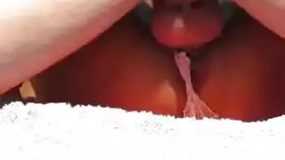 زوجة هاوية تُدمر بواسطة قضيب أسود كبير في شريط جنس منزلي صريح