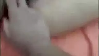 شاب عربي ثقيل يحصل على عبادة لقضيبه السمين