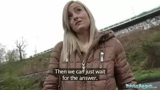 تفرك كسها في الشارع مترجم