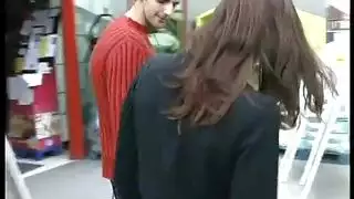 تنظيف عميق: شرج خادمة إسبانية في يوم الغسيل
