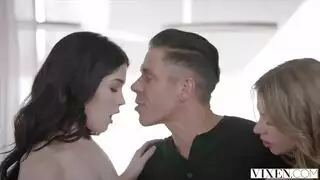 حلم الإيلاج المزدوج: مهبلان ورجل محظوظ