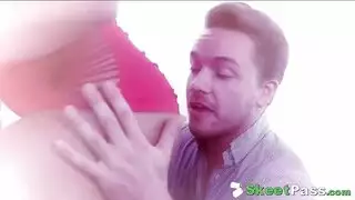 الأم السمراء الحارة تركب قضيبًا ضخمًا مثل البطلة