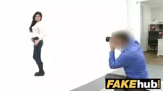 أفضل موقع لإكس إكس إكس مع سمراء ساخنة في مشاهد صريحة