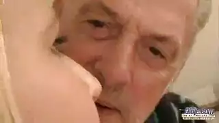 متعة هاردكور في الفندق بين جدة شقراء وعشيقتها