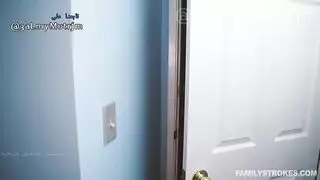 اخت تلعبن بزب اخوها النائم