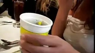 فتيات صغيرات تتفجرن: مداعبة ذاتية شديدة وذروة صاخبة