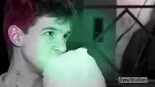 خيال ولع بالأقدام يتحول إلى جنس شرجي قاسٍ لثنائي الشبان