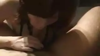 أوجي عفوي على السطح: إلهة شوكولاتية ممتلئة في حفلة جماعية