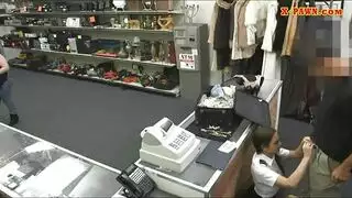 تجاهل توسلاتها لأفلام بورن عنيفة