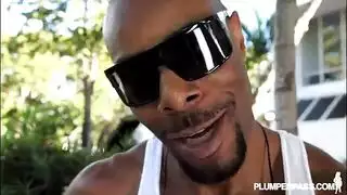 شرفة شاب سمين مبشر