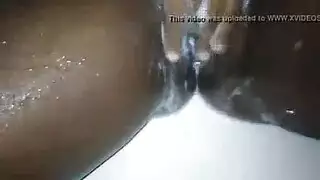 مصممة للقضبان الكبيرة: كس كاساندرا الزلق في العمل