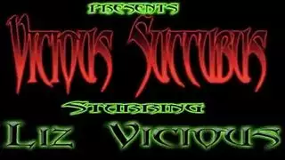 حفلة جنس مراهقة: إيلاج مزدوج تحت أنوار المدينة