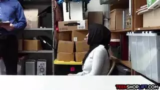 حارس الأمن والسارق في الطيز