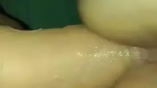 تدليك فرجها الضيق