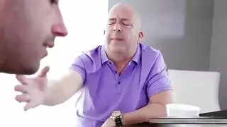 نجم كوري صريح يأخذ قضيبًا قاسيًا في جنس جامح