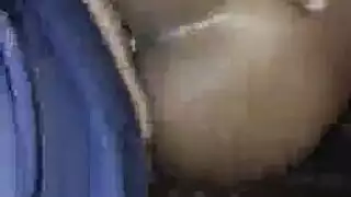 جميلة داكنة فاتنة تعطي مصة قوية قبل ضربات من الخلف بقسوة