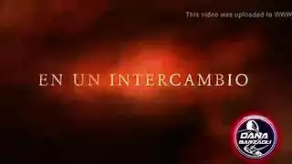 خيال قدم دانا: شقراء تستخدم قدميها كبديل لمهبل مبلل