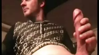 تدليك يدوي مكثف على قضيب كبير – إفراغ مني مدفوع بالشهوة