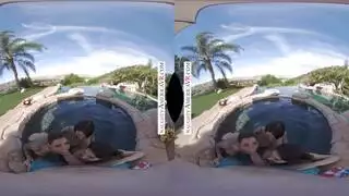 تجربة في آر إكس إكس إكس: بنات مثارة تنيك عند حوض السباحة