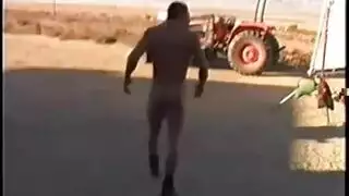 عنب عصيري وثدي عصيري: جلسة جنس في كرم العنب