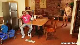 سكس اجنبي مع عمل النظافة