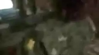 امرأة عسكرية تأخذ قضيب عسكري قوي من زميلها