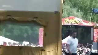 جنس مراهقين في الأماكن العامة: نيك قوي في المنتزه ينتهي بالقذف الداخلي