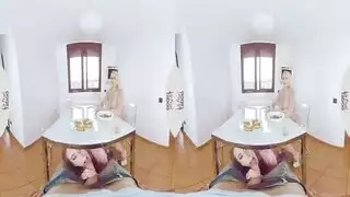 تجربة إباحية بالواقع الافتراضي: فتاة جميلة تمص بشغف