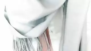 الشريط الجنسي السري للمحجبة: جلسة استمناء ساخنة لعشيقها