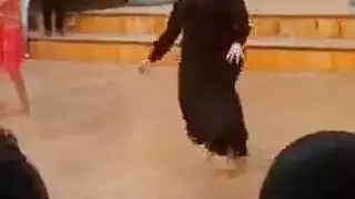 رقص عاري علني: مصريات مثيرات تمارس الجنس في الحديقة