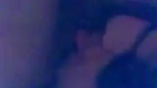 رجل واحد لا يستطيع تحمل هذه النيمفو إنها تتوق لعملية جنس جماعي قاسية