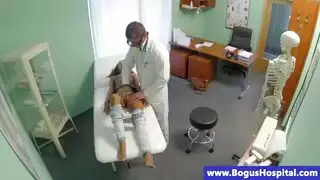 فتيش الطبيب السري: لعق وتلقيح مريضته الساخنة