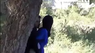 استأجرت مدلكة وانتهى بي الأمر بمضاجعتها بدون واقي