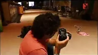 أوجي في الحديقة: كلاب صغيرة تمتلئ فتحاتها علناً