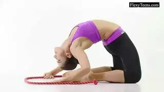 فيلم منظور أول لعبادة القدم قدميها المرنة على قضيبك