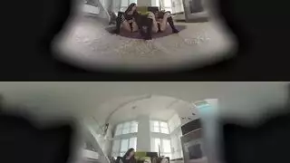 محاكاة الجنس بالواقع الافتراضي: هزات عنيفة ومشاهد صريحة