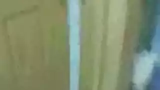 هاردكور مجاني: فتاة عربية تفتح فرجها على الكاميرا