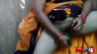 جميلة عربية بالزي الوطني تستمني بقوة بلعبة