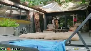 من مص إلى جماع: ليزا آن تخدم قضيب جوردي