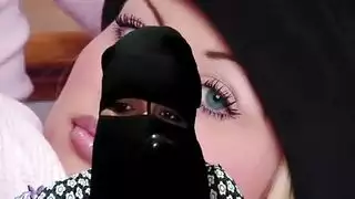 كوغار يائسة تغوي صديق ابنها لممارسة جنس قاسي