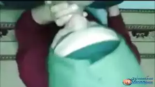 حجابها فوق، بنطلونها تحت: هوس المحجبة بالجنس الفموي