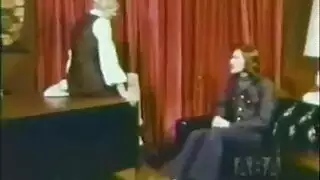 أفلام إباحية قديمة: معلم أجنبي يمارس الجنس مع كل طالبة في مهبلها الضيق