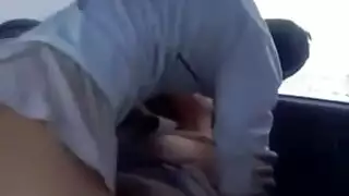 امرأة عراقية ساخنة ذات أثداء كبيرة تأخذ قضيبًا