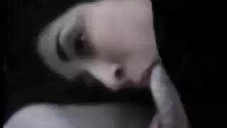 عاهرة عربية محجبة في الخارج تمص وتتناك في مشهد إباحي قاس