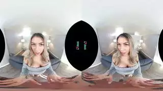 ضربة جنسية افتراضية مع أثداء هائلة