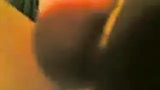 زوجة خائنة بمؤخرة سمينة: جنس صريح عاري في غرفة نوم عشيقها