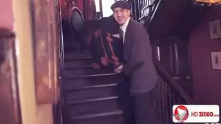 علاقة جنسية جماعية مع عاهرة ذات مؤخرة كبيرة وصديقين مثارين