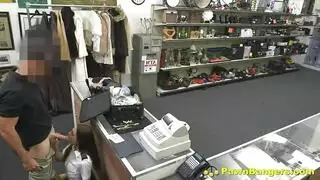 دخول خلفي حار مع امرأة مثيرة تئن بصوت عال