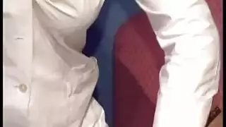 ثلاثية حارة: طبيب وشيميل يتناوبان على مؤخرة الممرضة الكبيرة