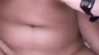 نيك عربي وحشي: فحل ينيك زوجته وأختها المراهقة معًا